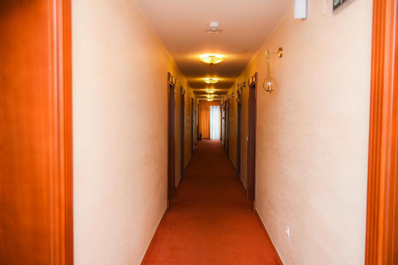 Hotel Marshal Nikšić Bagian luar foto