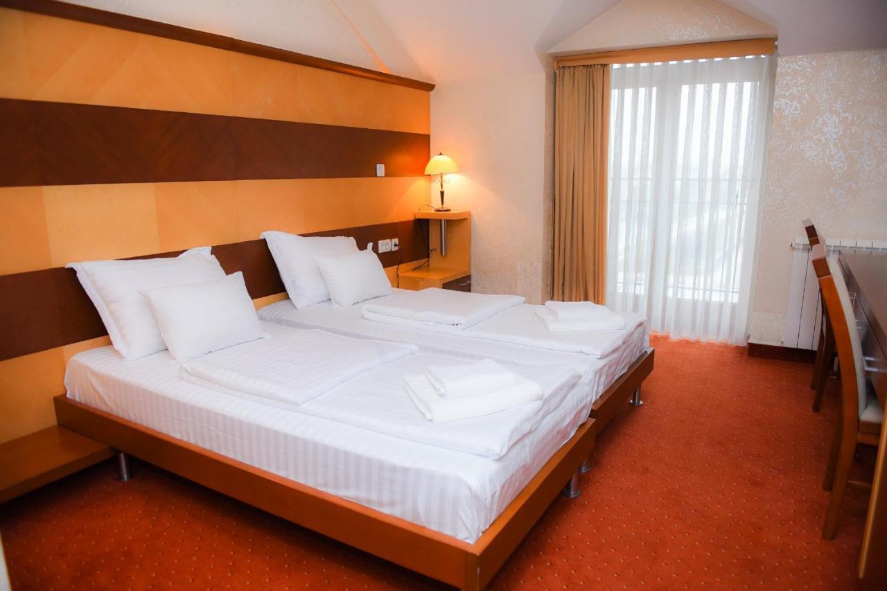 Hotel Marshal Nikšić Bagian luar foto