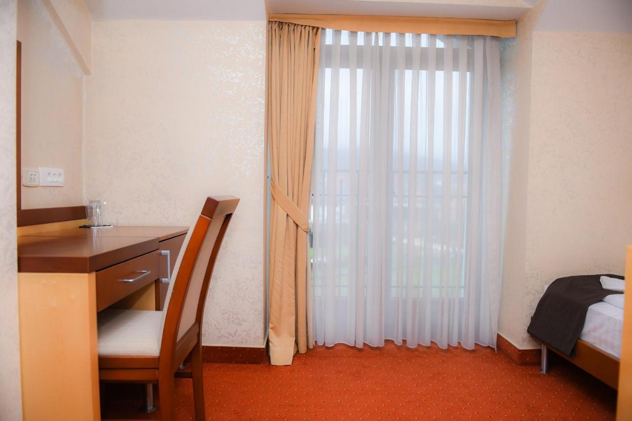 Hotel Marshal Nikšić Bagian luar foto
