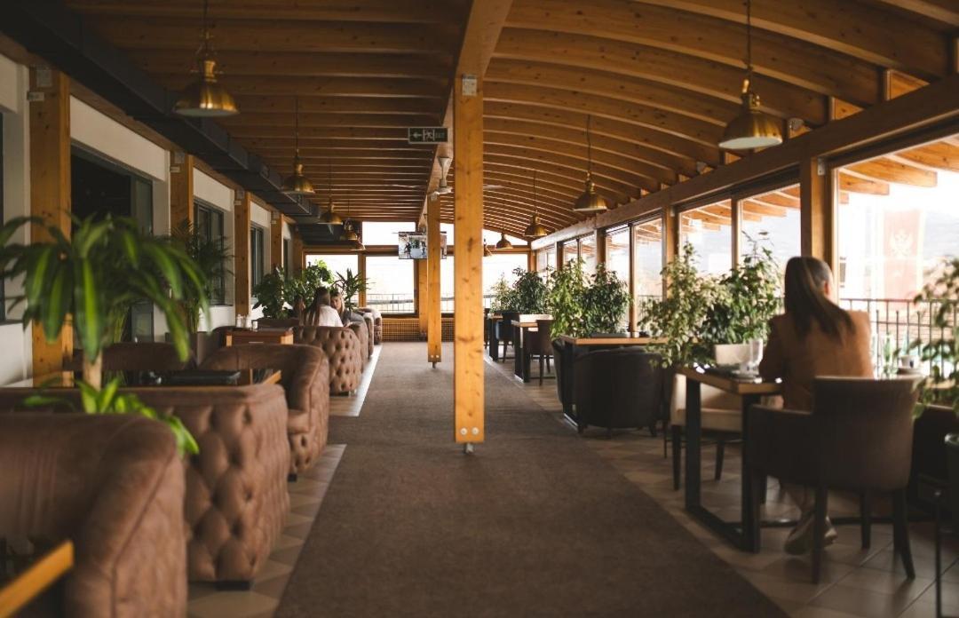 Hotel Marshal Nikšić Bagian luar foto