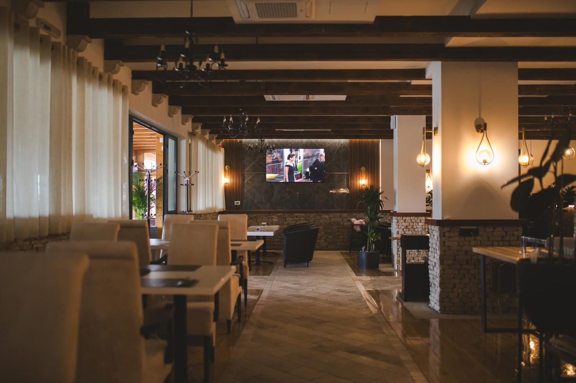 Hotel Marshal Nikšić Bagian luar foto