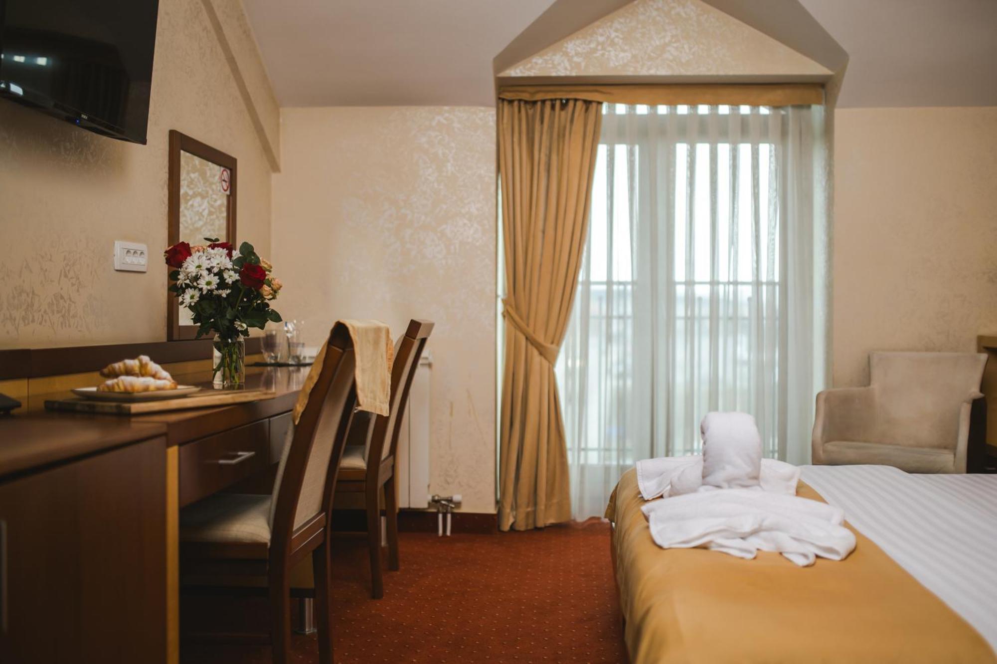 Hotel Marshal Nikšić Bagian luar foto