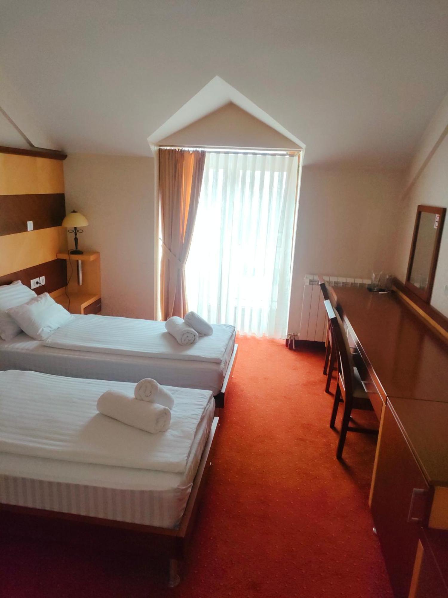 Hotel Marshal Nikšić Bagian luar foto