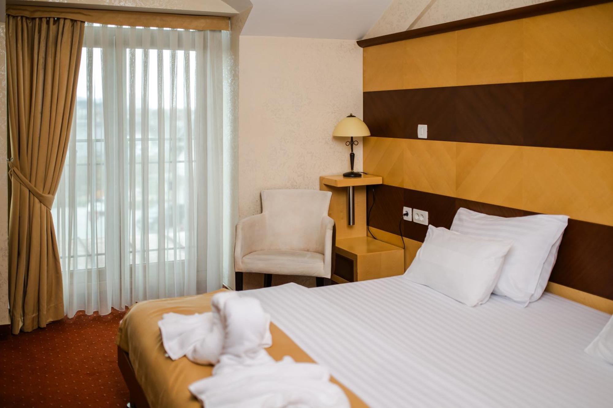 Hotel Marshal Nikšić Bagian luar foto