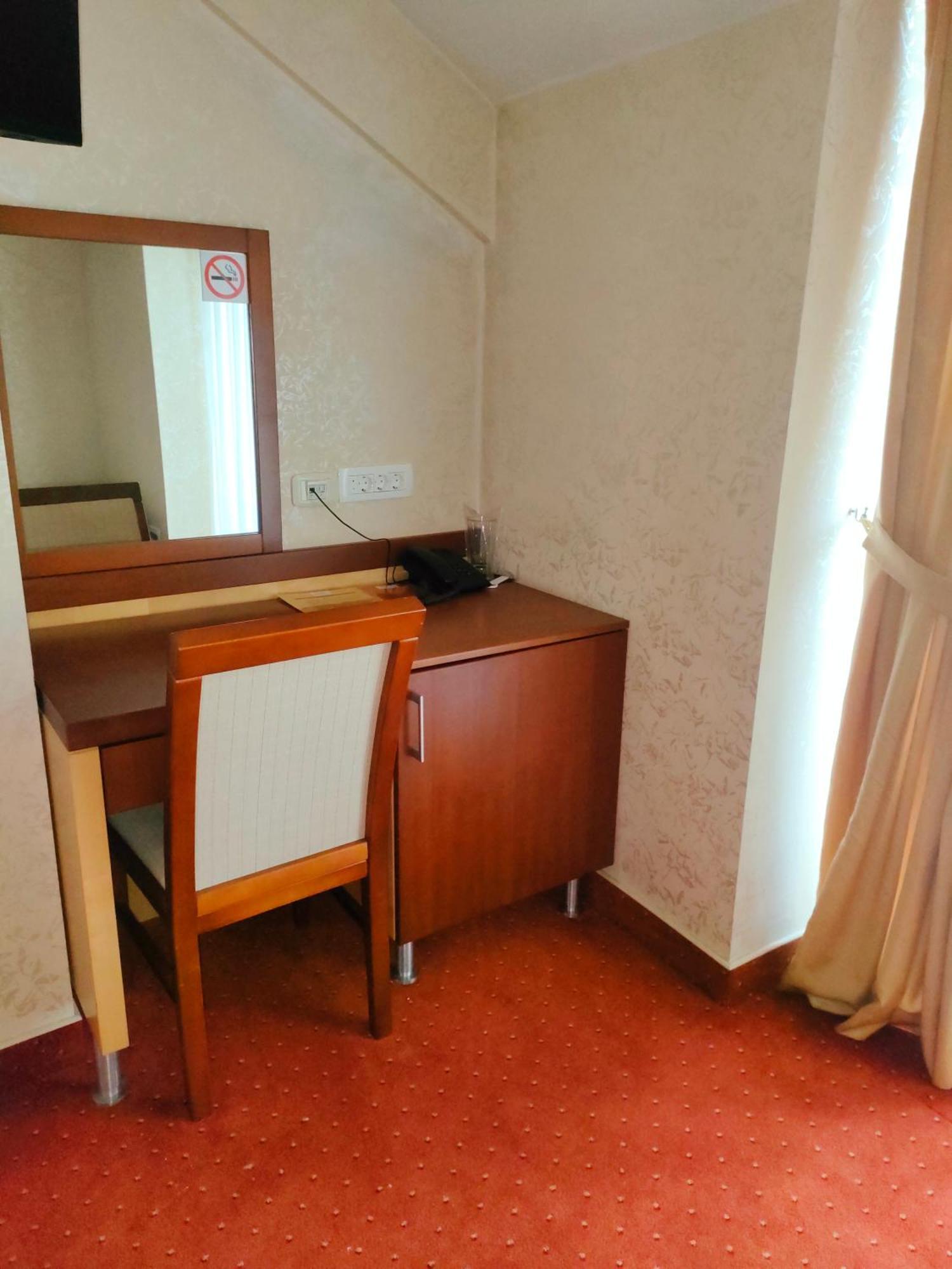 Hotel Marshal Nikšić Bagian luar foto