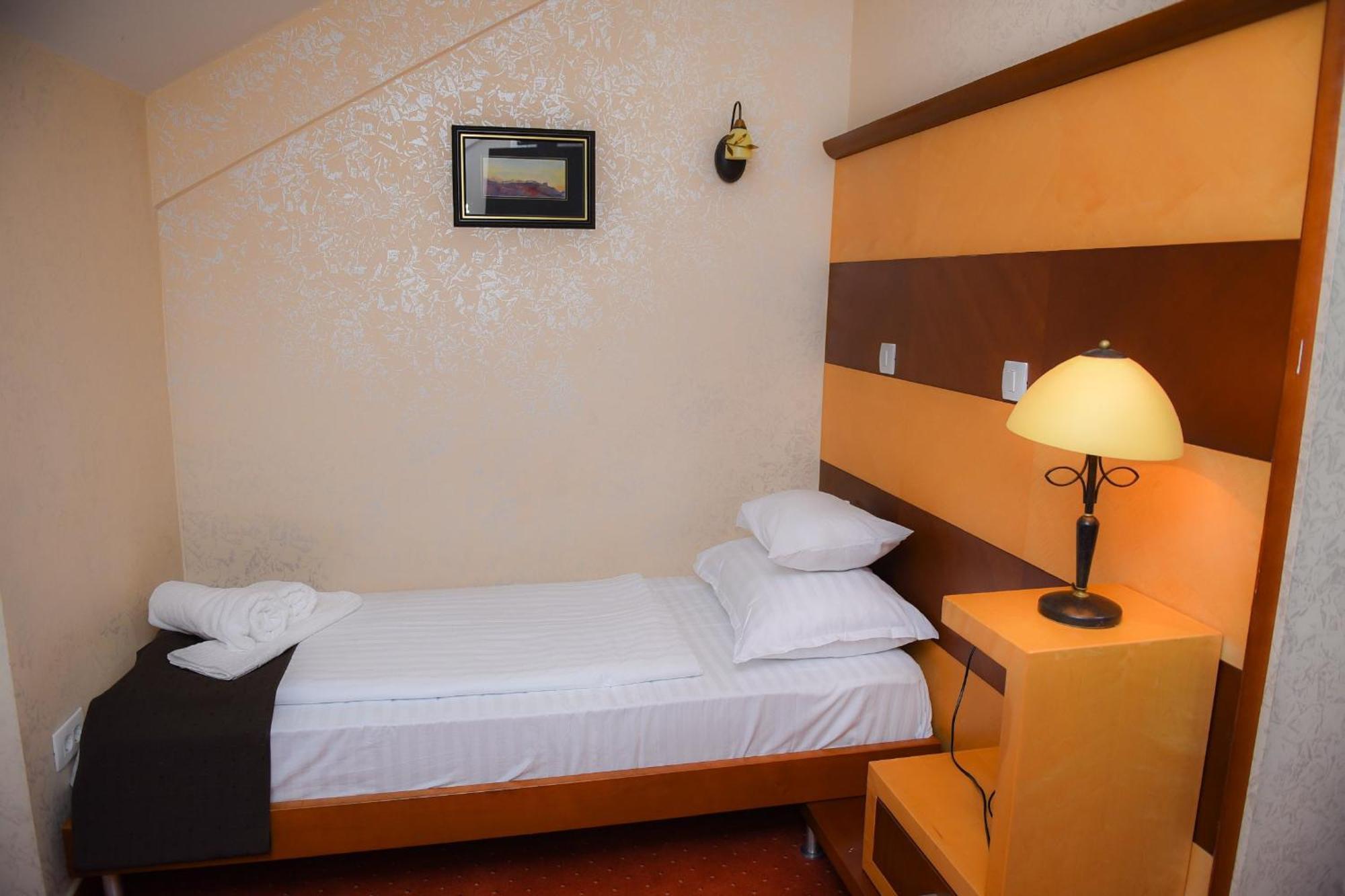 Hotel Marshal Nikšić Bagian luar foto