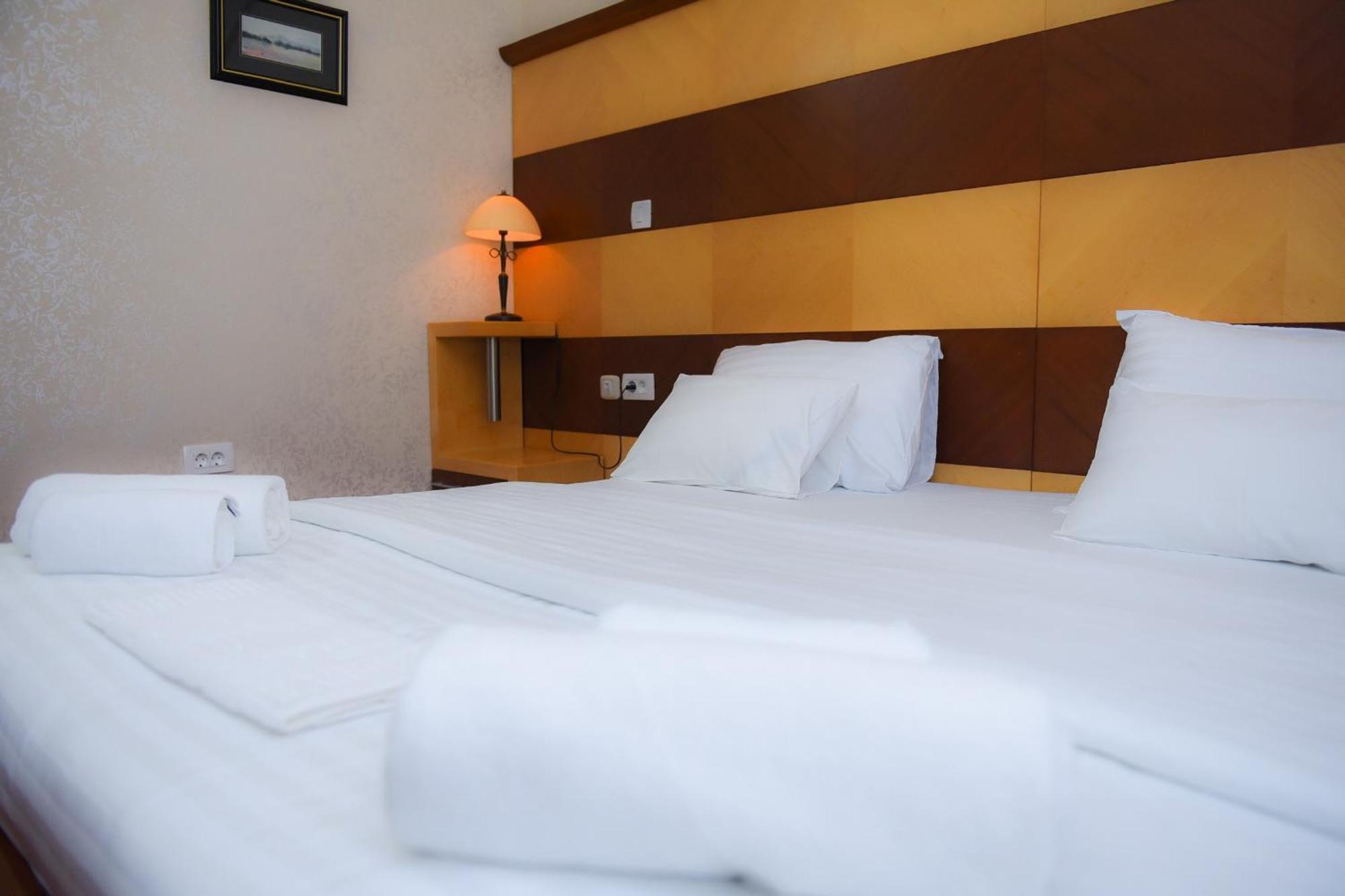 Hotel Marshal Nikšić Bagian luar foto